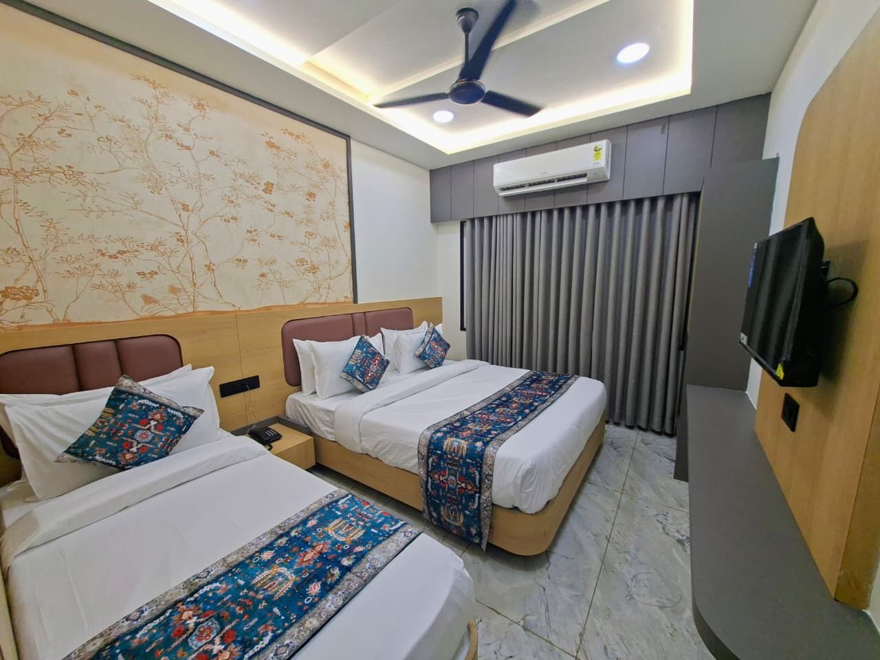 Family Triple Bed Room