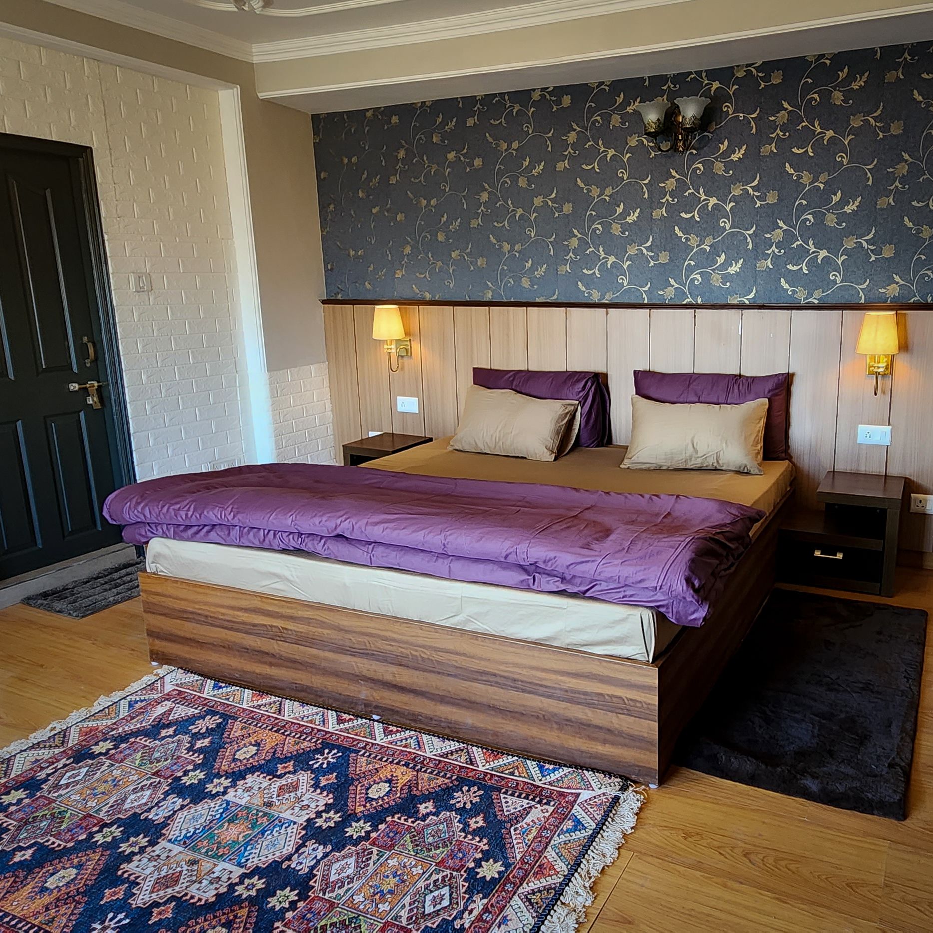 Deluxe Room- Blue Pine