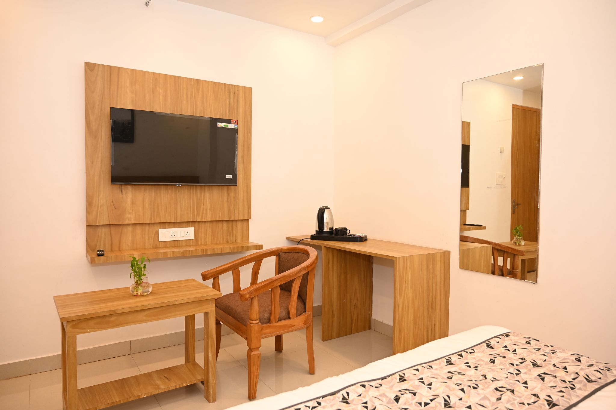 Hotel Golden Bliss DELUXE ROOM 5