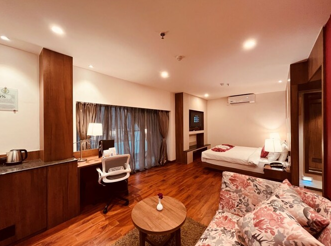 Superior Smart Suite with Bathtub