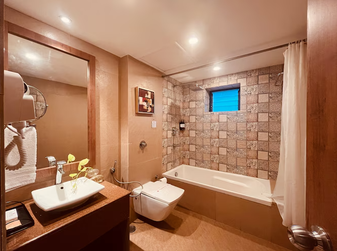 Superior Smart Suite with Bathtub