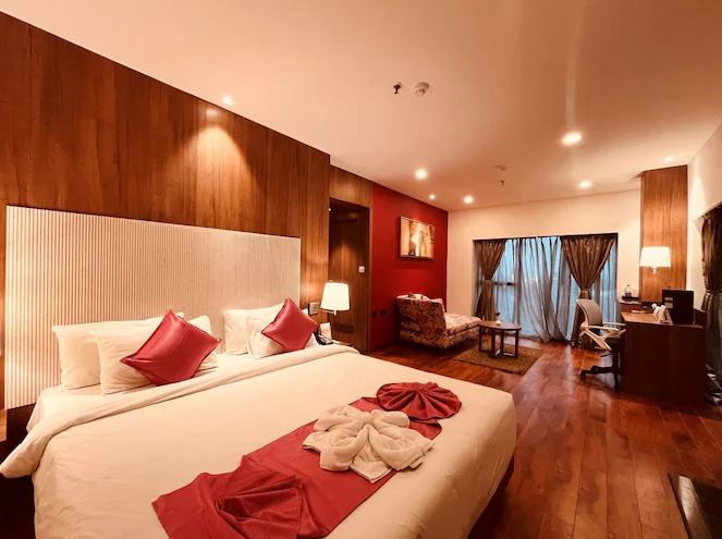 Superior Smart Suite with Bathtub