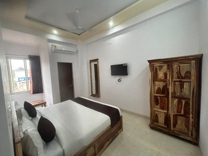 Hotel Yaduraj By Salasar Hospitality Deluxe Room 4