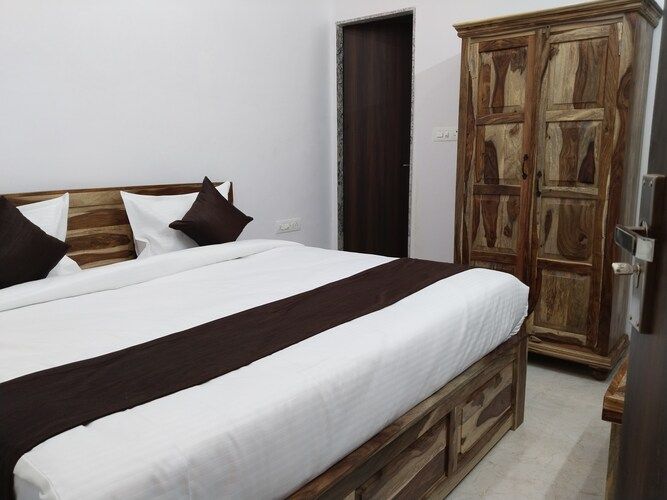 Hotel Yaduraj By Salasar Hospitality Deluxe Room 2