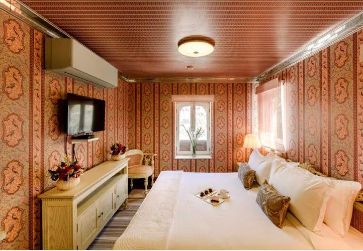 Hotel Surya Haveli Double Deluxe Room 6