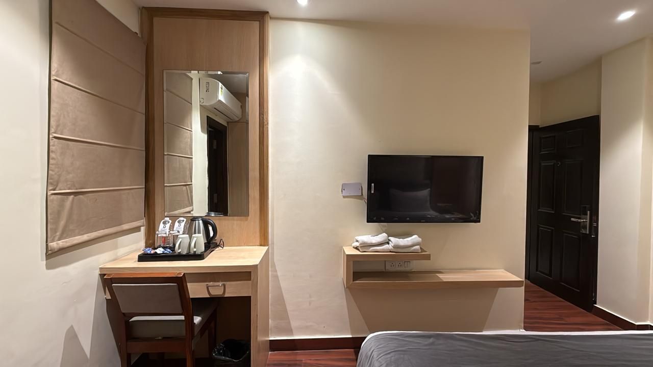 Hotel Dua Grand A unit of Ajooni Hospitality- 5 Min Walk From Golden Temple Super Deluxe Room 4