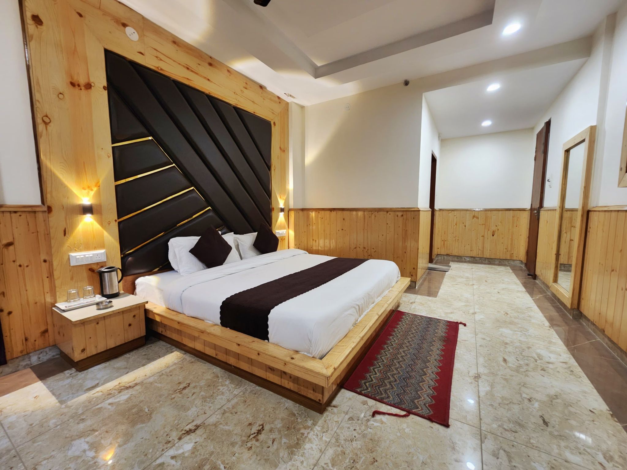 Hotel Pine Tree, Kasol