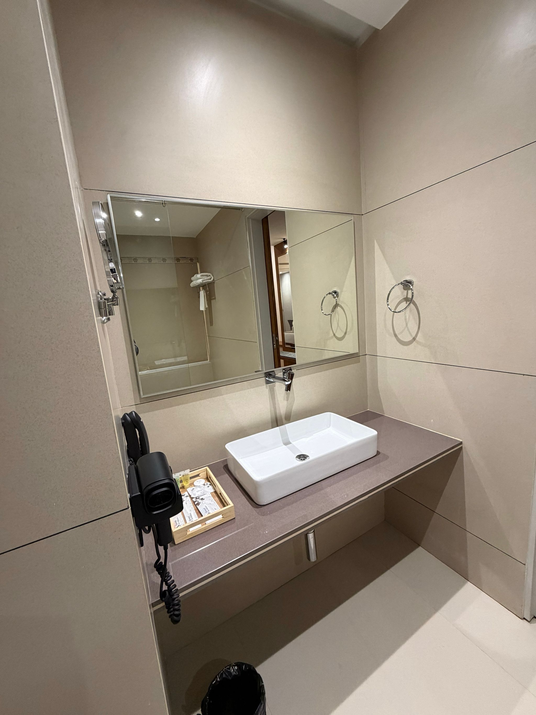 Hotel Ambition Signature 11