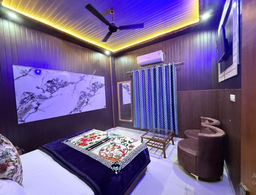 The Moon Hotel Deluxe Room 5