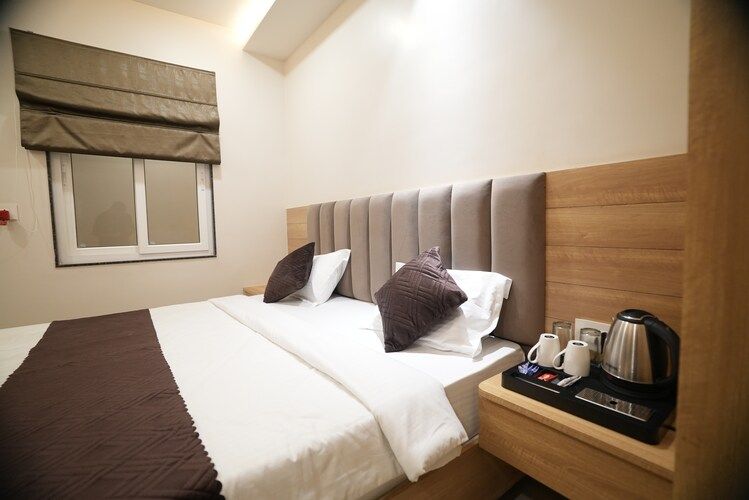 Deluxe Room with City View King Bed