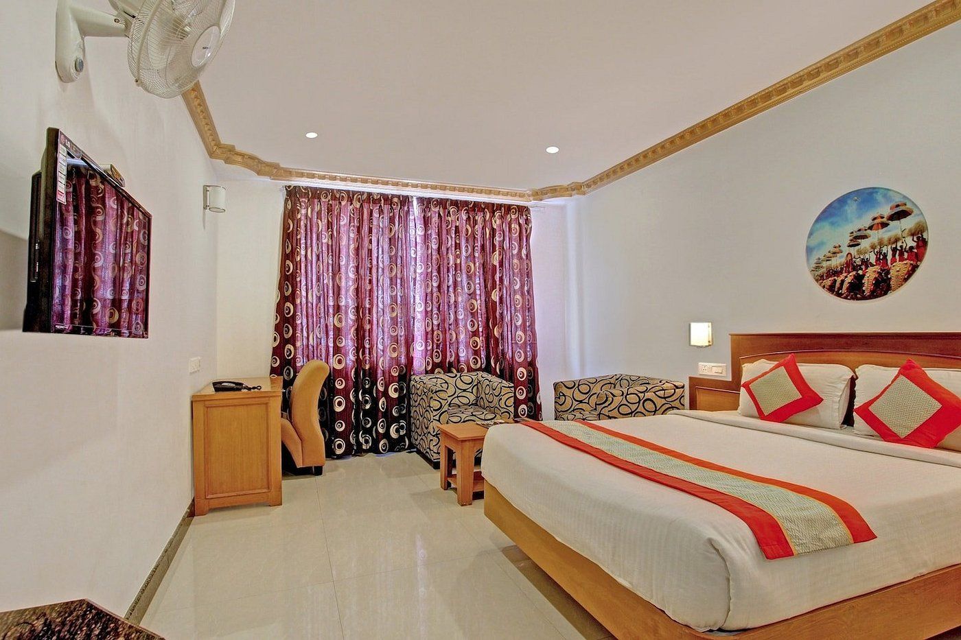 EXECUTIVE ROOM
