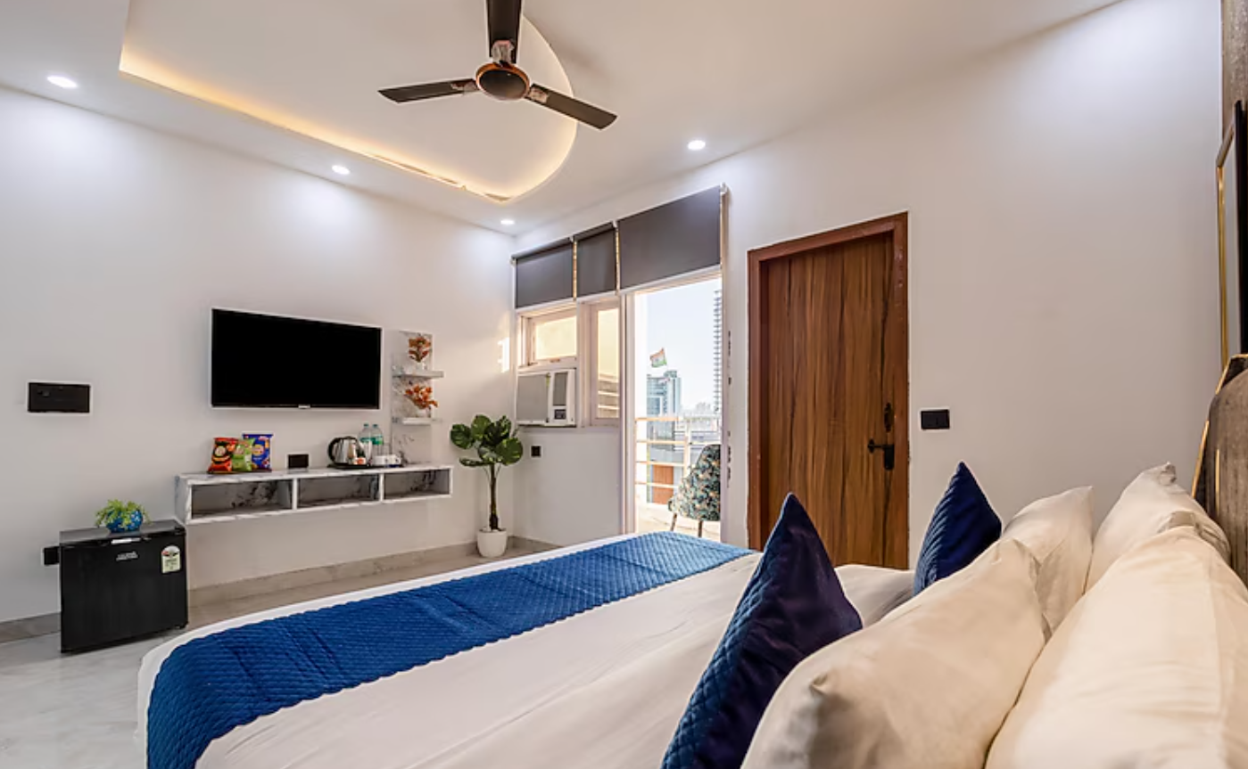 Suite Room With Balcony And Bathtub