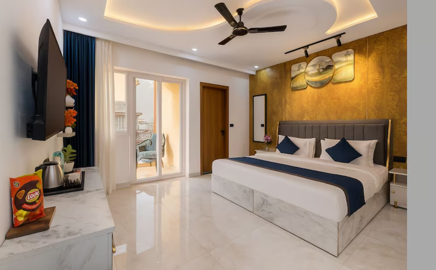 Suite Room With Balcony And Bathtub