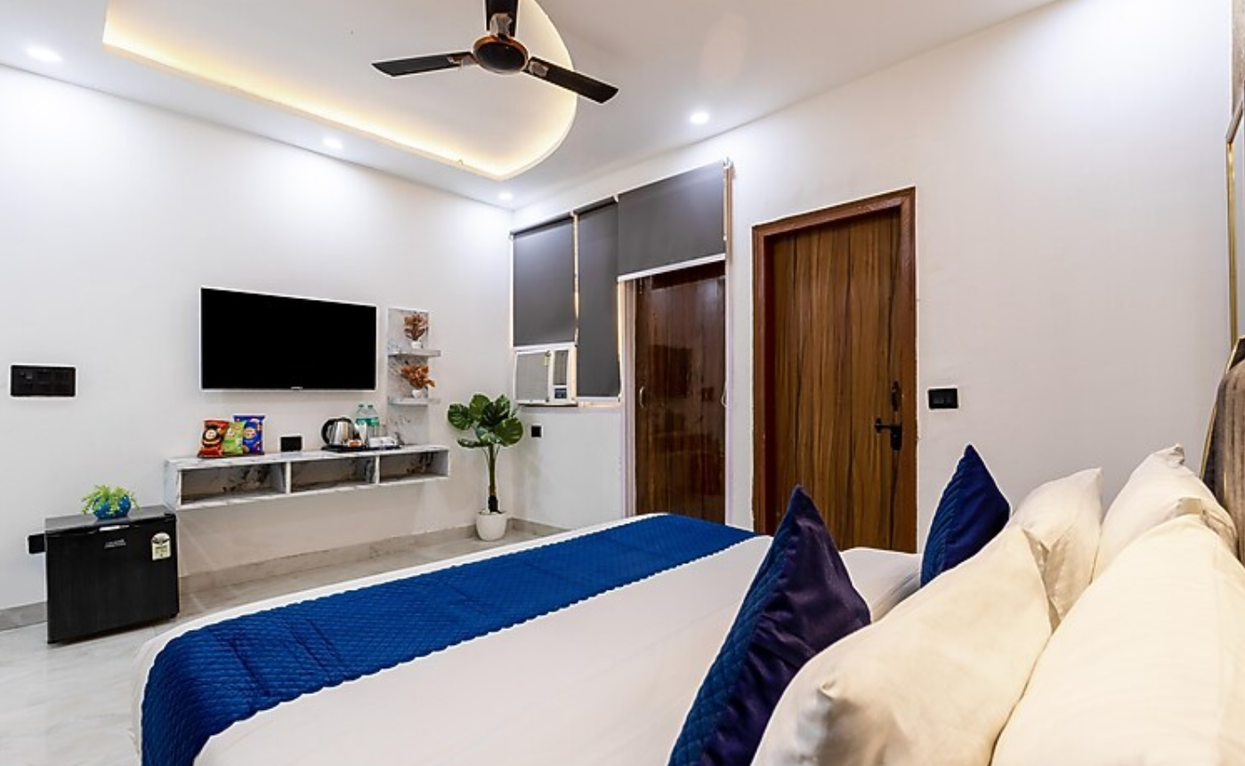 Suite Room With Balcony And Bathtub