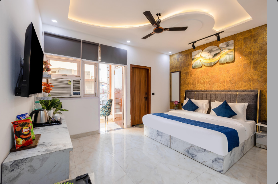 Suite Room With Balcony And Bathtub