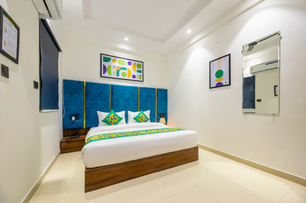 Accent Park Sector 141 Deluxe 4