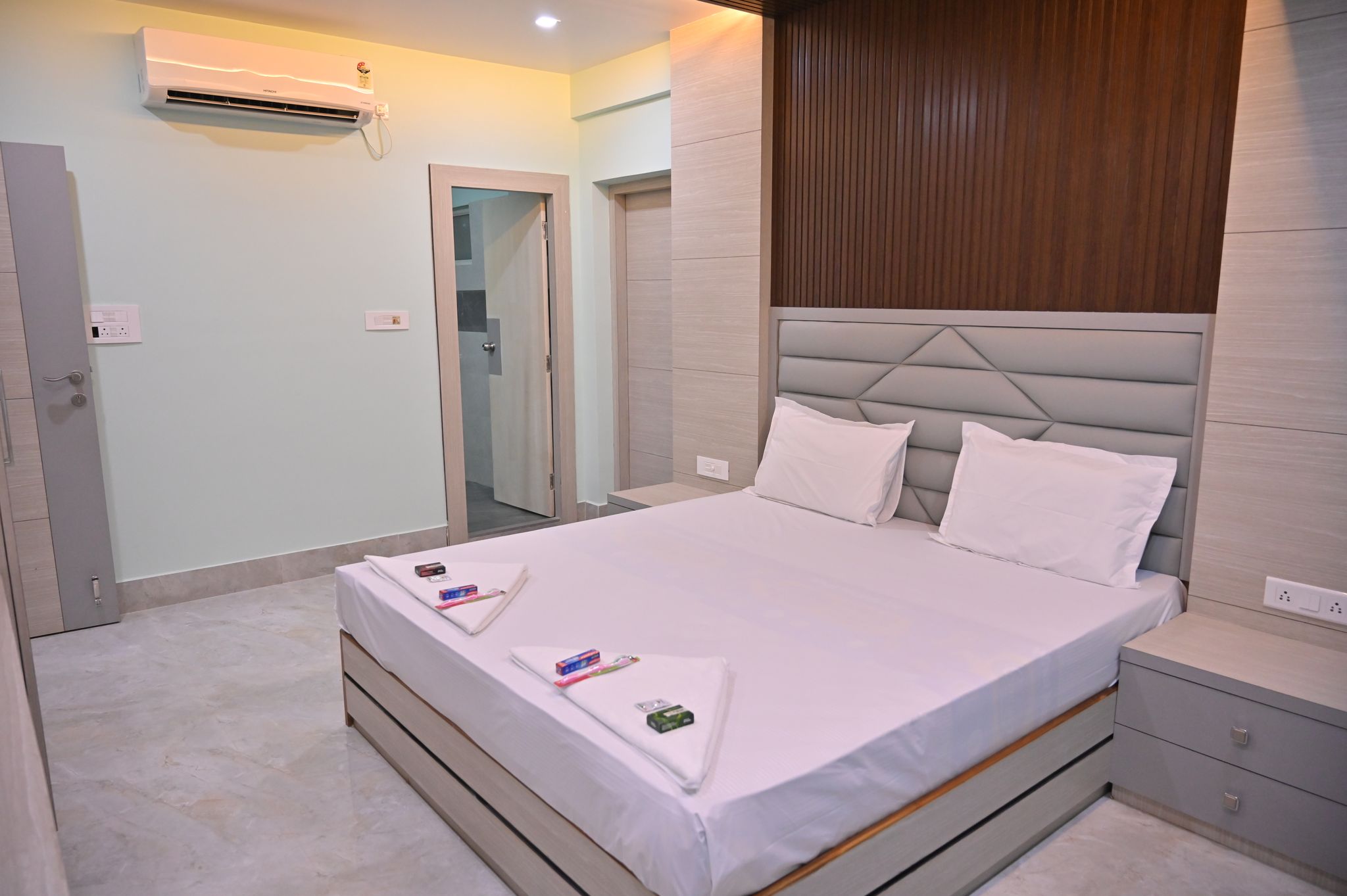 SUN & SAND Standard Room with City View 3