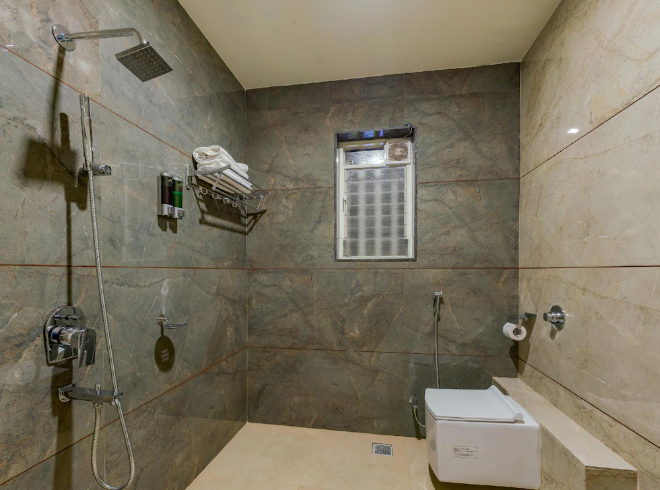 Premium Room AC 300 Square Feet