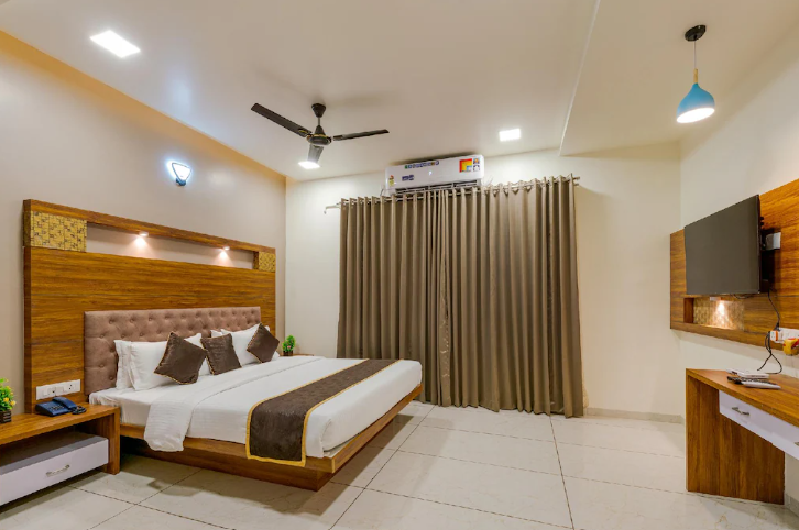 Premium Room AC 300 Square Feet