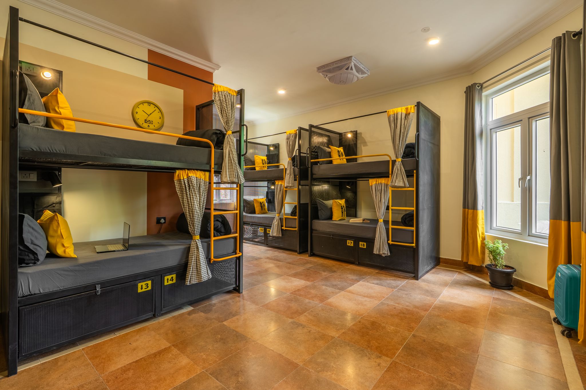 Bed in 8 Bed Mixed Dormitory with Balcony and Garden View