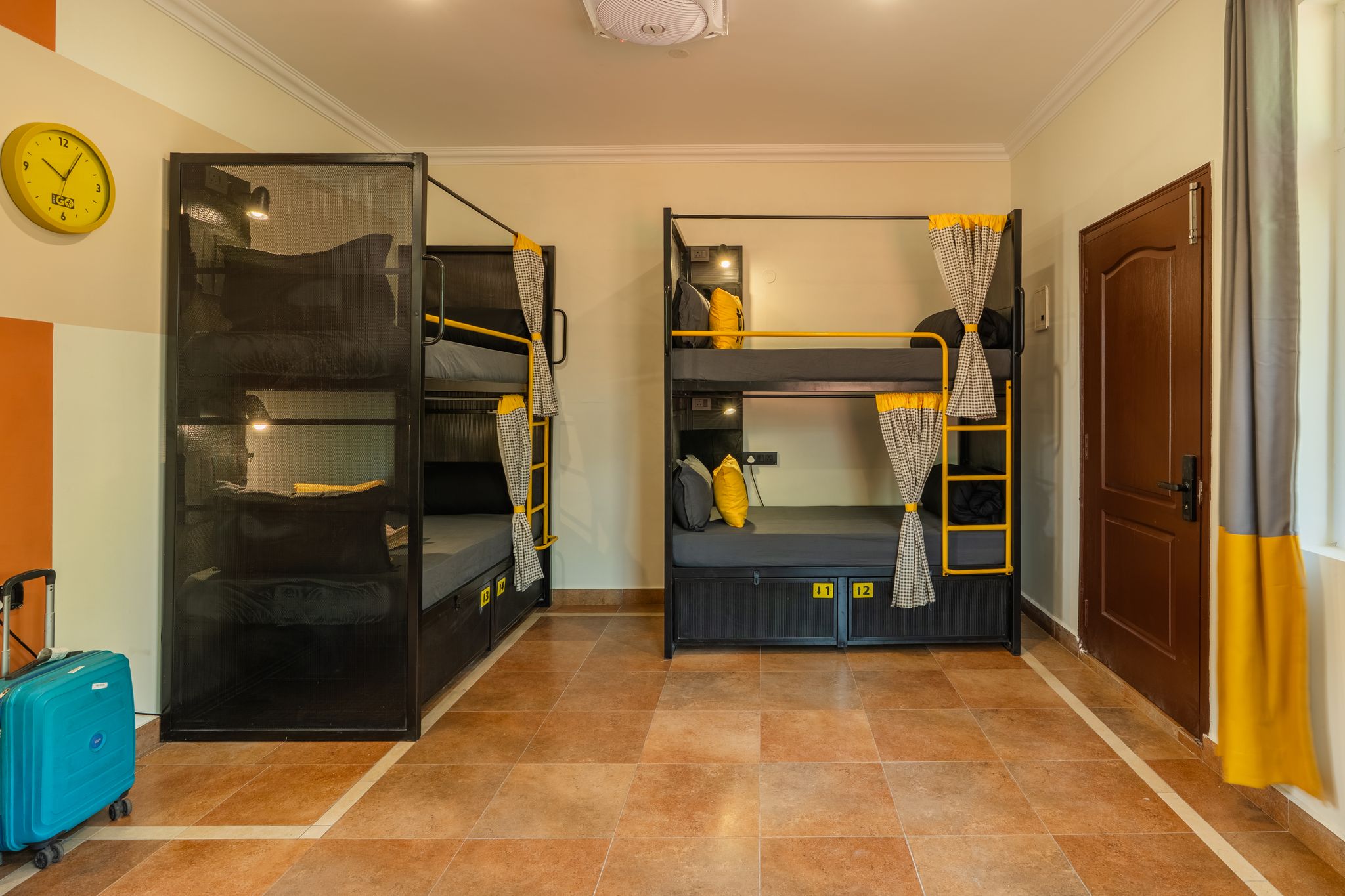 Bed in 8 Bed Mixed Dormitory with Balcony and Garden View