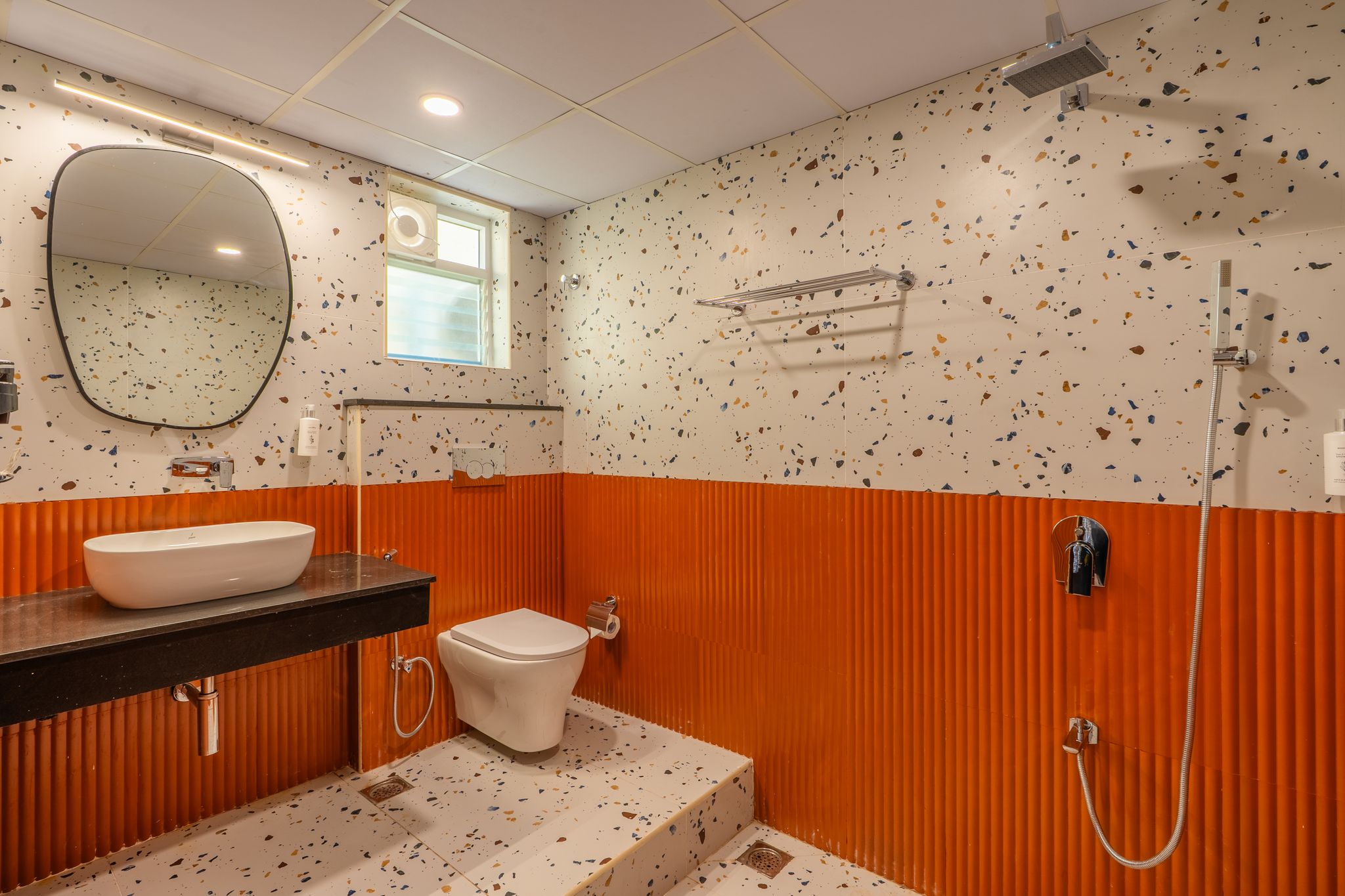 Bed in 8 Bed Mixed Dormitory with Balcony and Garden View