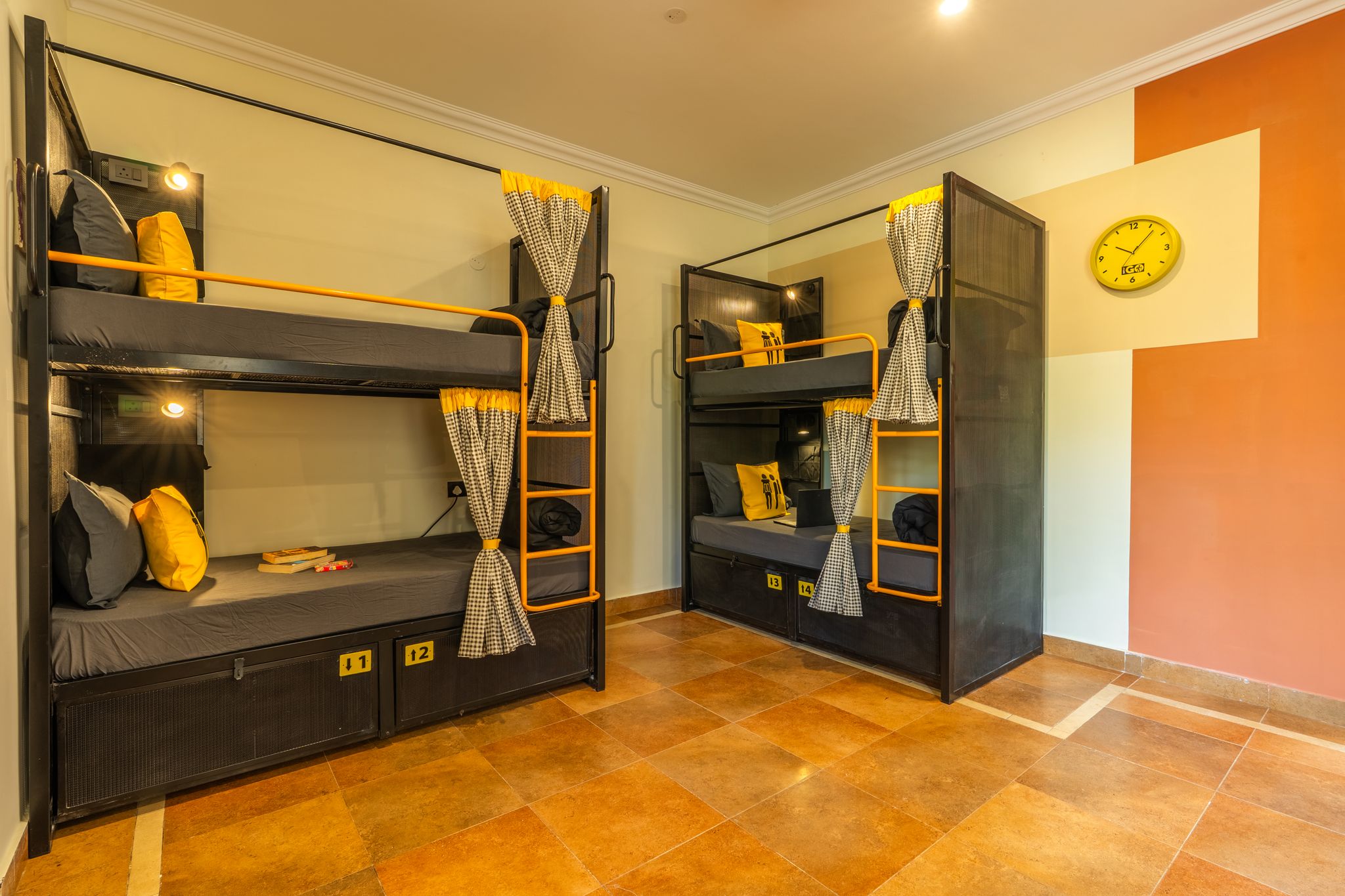 Bed in 8 Bed Mixed Dormitory with Balcony and Garden View