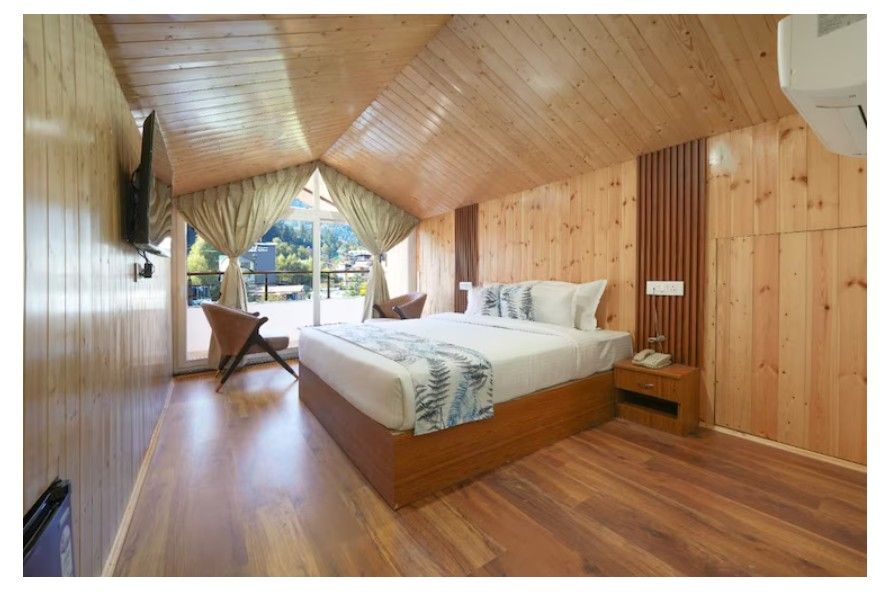 SkyView Attic with Balcony Centrally Heated