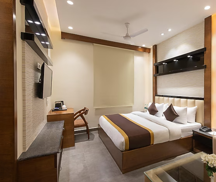 Clarks Collection  Maanya  Suite Room 3