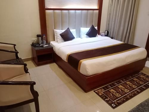 Clarks Collection  Maanya  Executive Room
