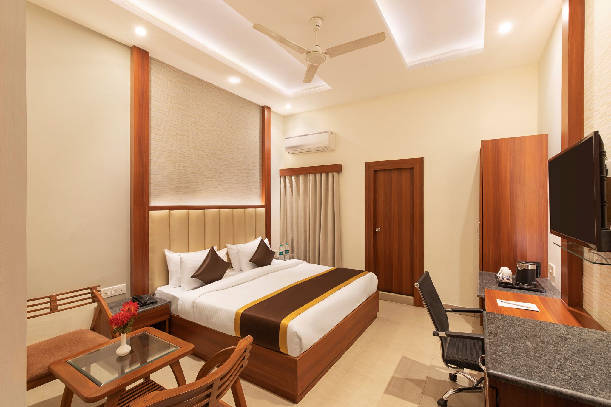 Clarks Collection  Maanya  Suite Room 2