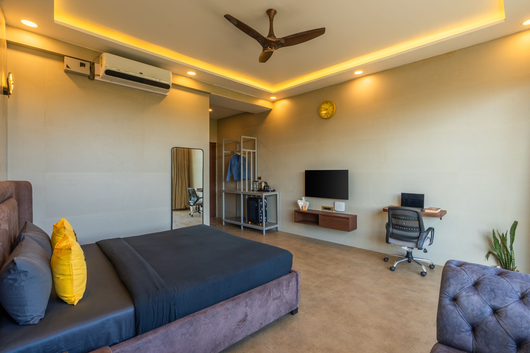 The Hosteller Bam Lonavala, Tiger Point Deluxe Double Room with Balcony and Hill View  3