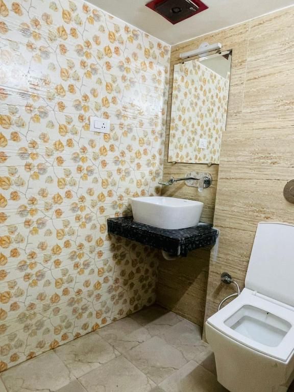 Hotel Novelty Inn Deluxe Room 9