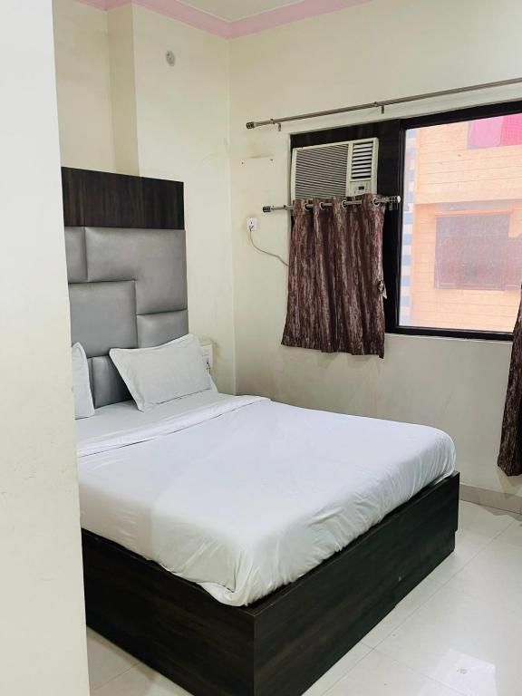 Hotel Novelty Inn Deluxe Room 5