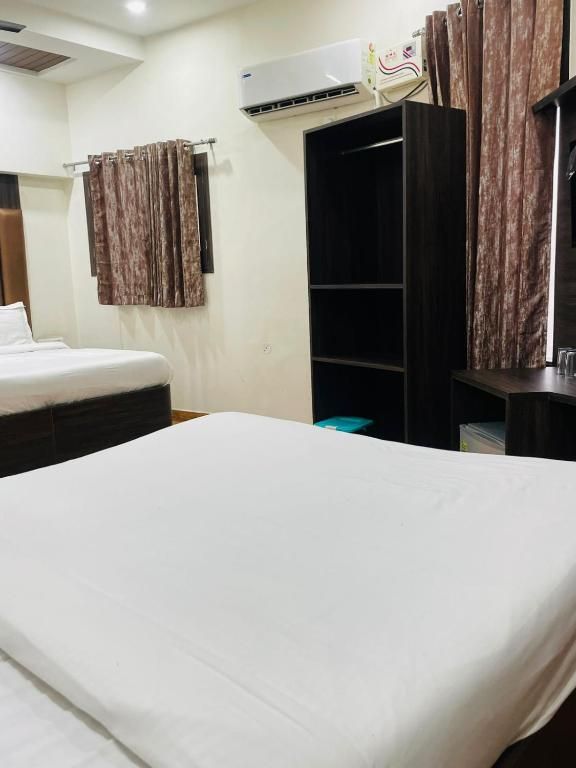 Hotel Novelty Inn Deluxe Room 6