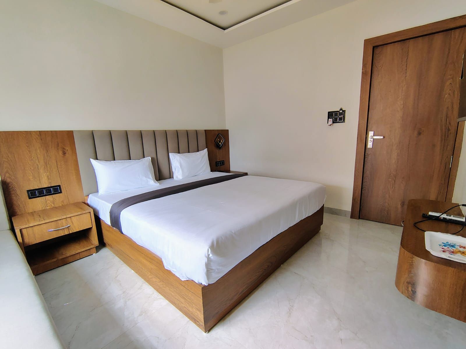 Hotel Gurukripa Deluxe Room with Sofa Bed 19