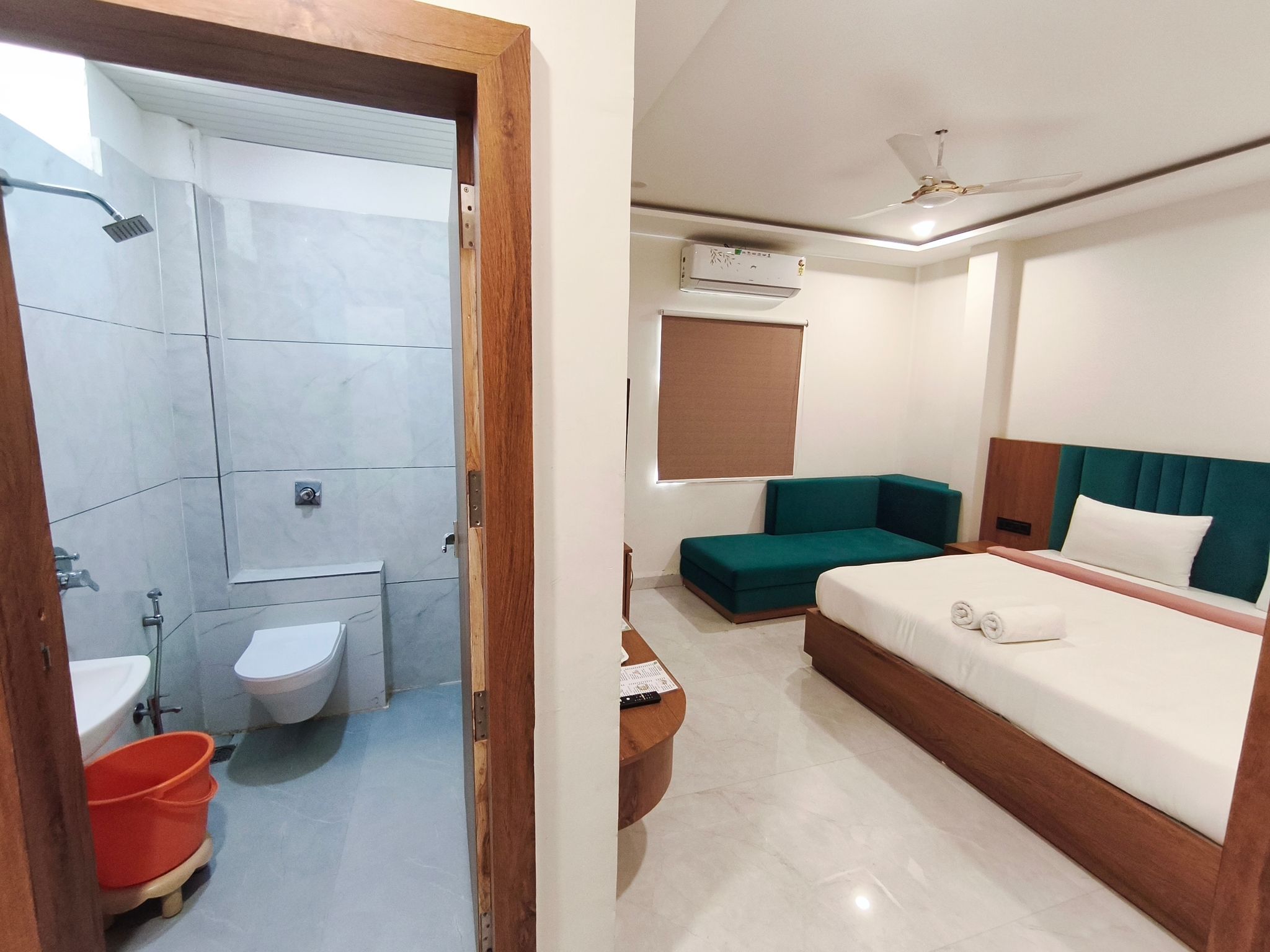 Hotel Gurukripa Deluxe Room with Sofa Bed 40