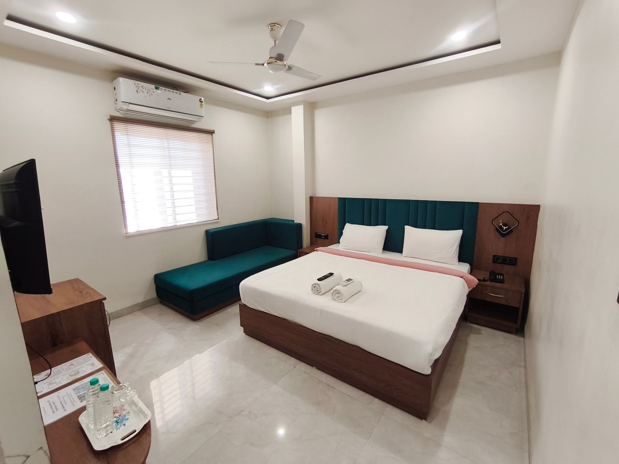 Hotel Gurukripa Deluxe Room with Sofa Bed 26