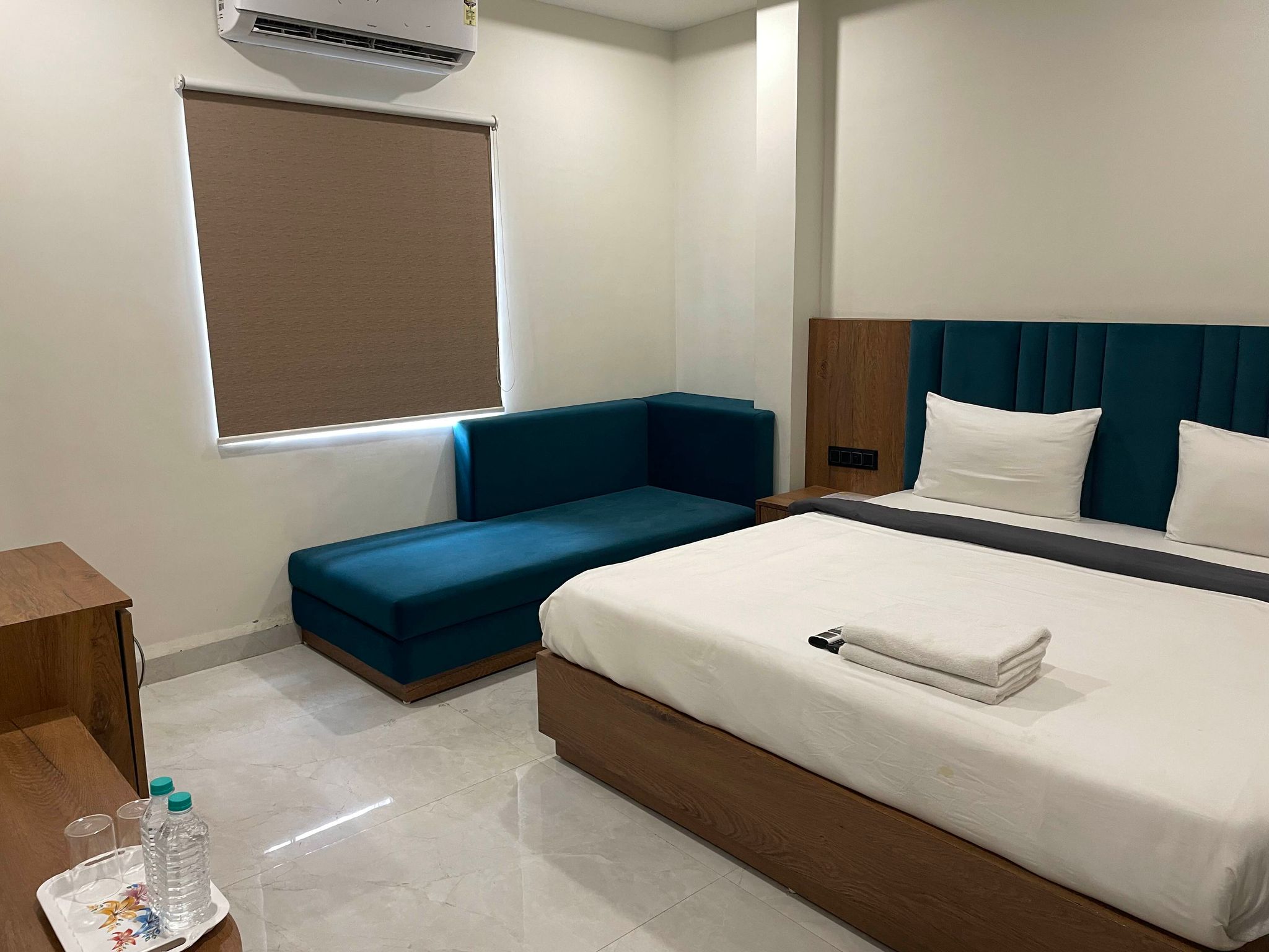 Hotel Gurukripa Deluxe Room with Sofa Bed 7