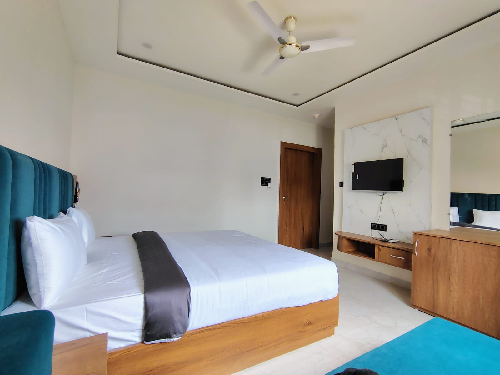 Hotel Gurukripa Deluxe Room with Sofa Bed 35