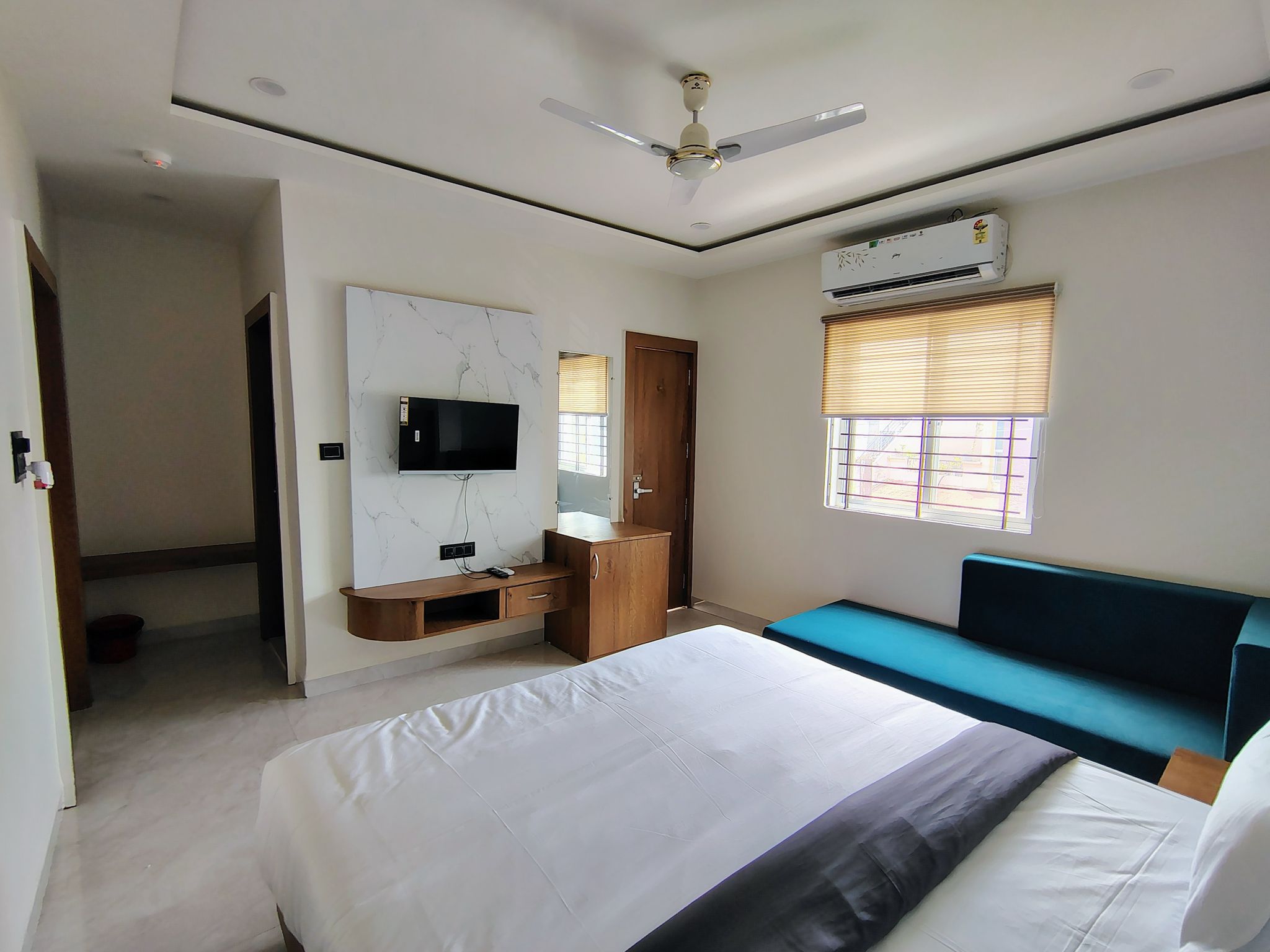 Hotel Gurukripa Deluxe Room with Sofa Bed 4
