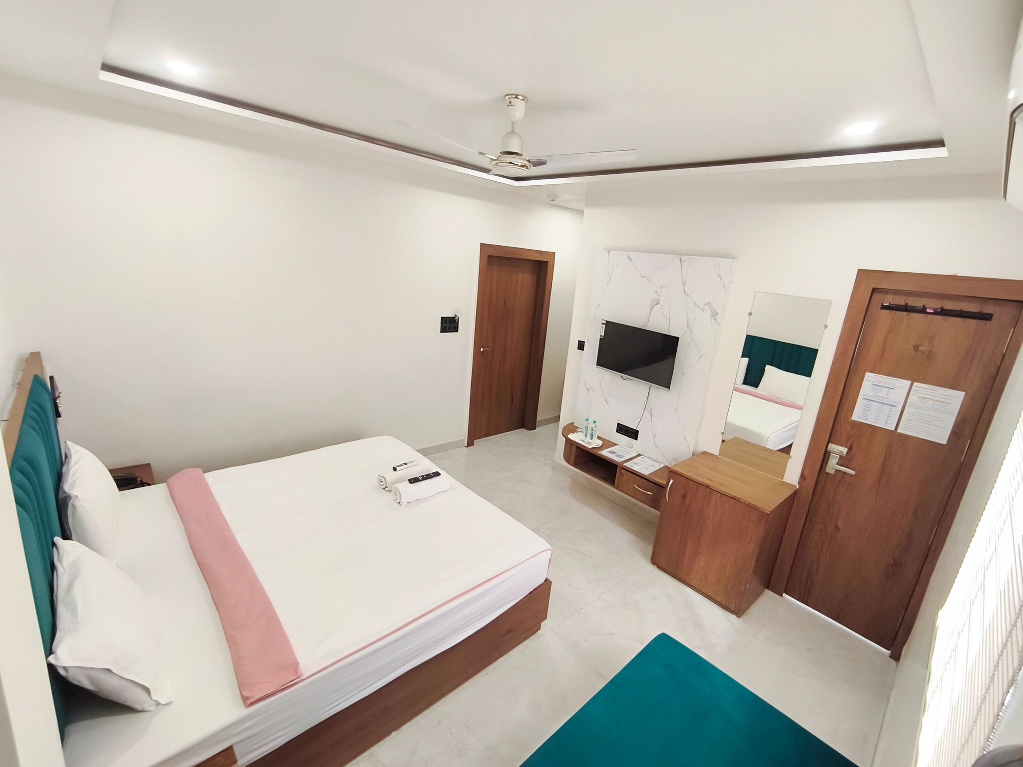 Hotel Gurukripa Deluxe Room with Sofa Bed 20