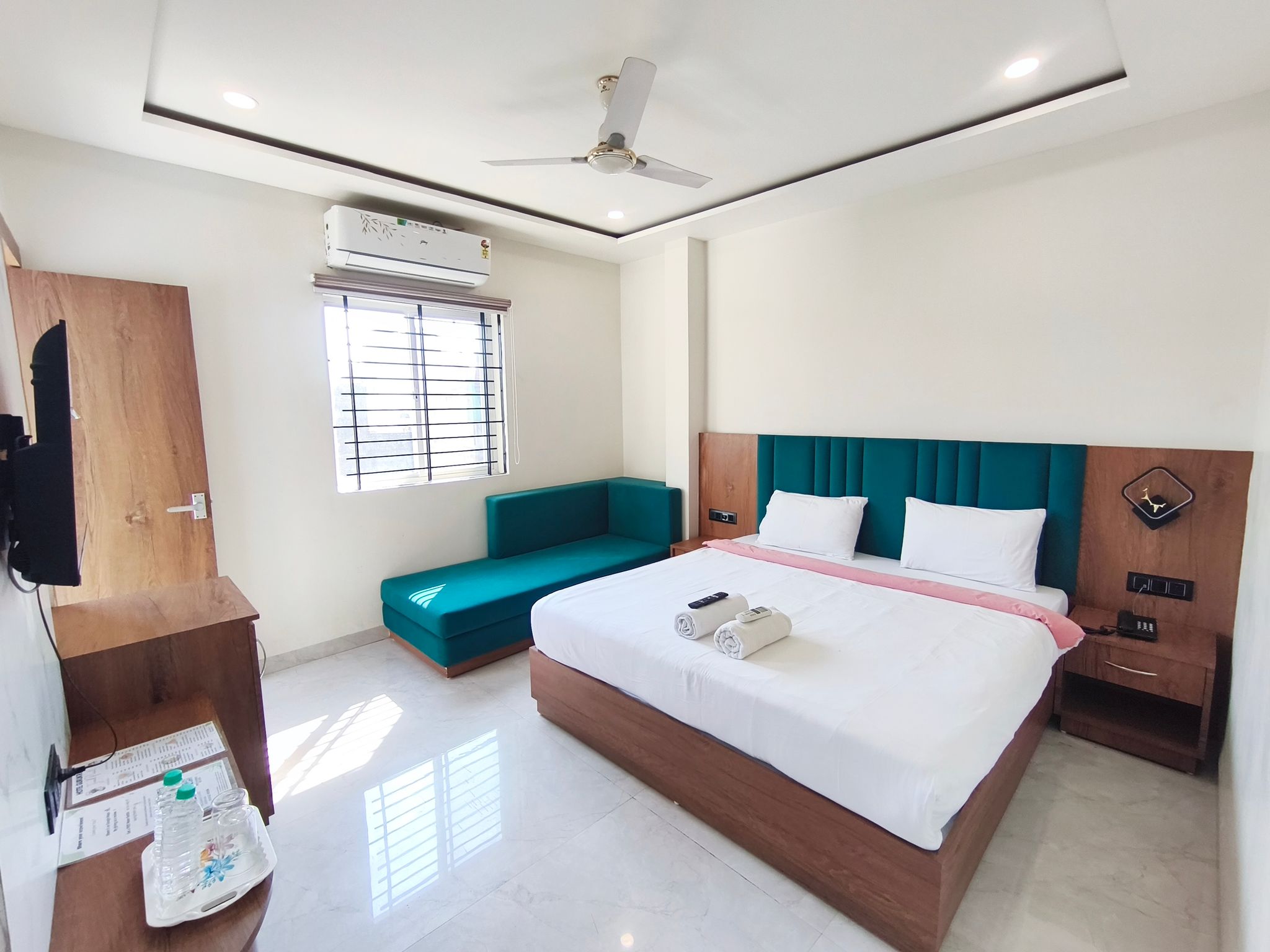 Hotel Gurukripa Deluxe Room with Sofa Bed 16
