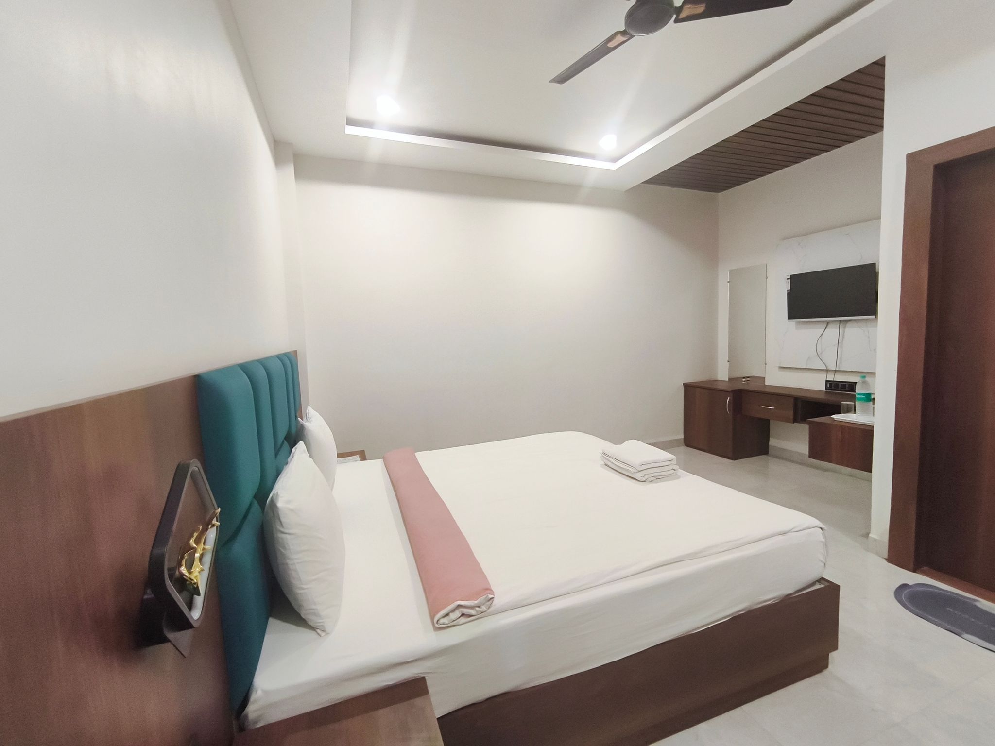 Hotel Gurukripa Deluxe Room with Sofa Bed 28