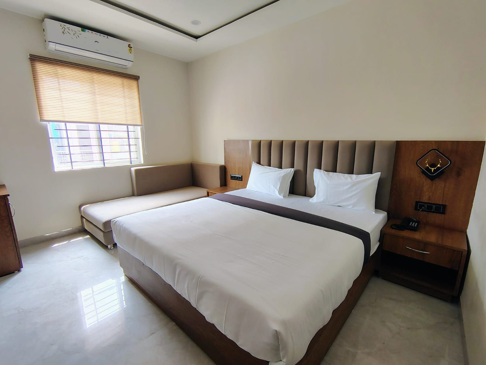 Hotel Gurukripa Deluxe Room with Sofa Bed 11