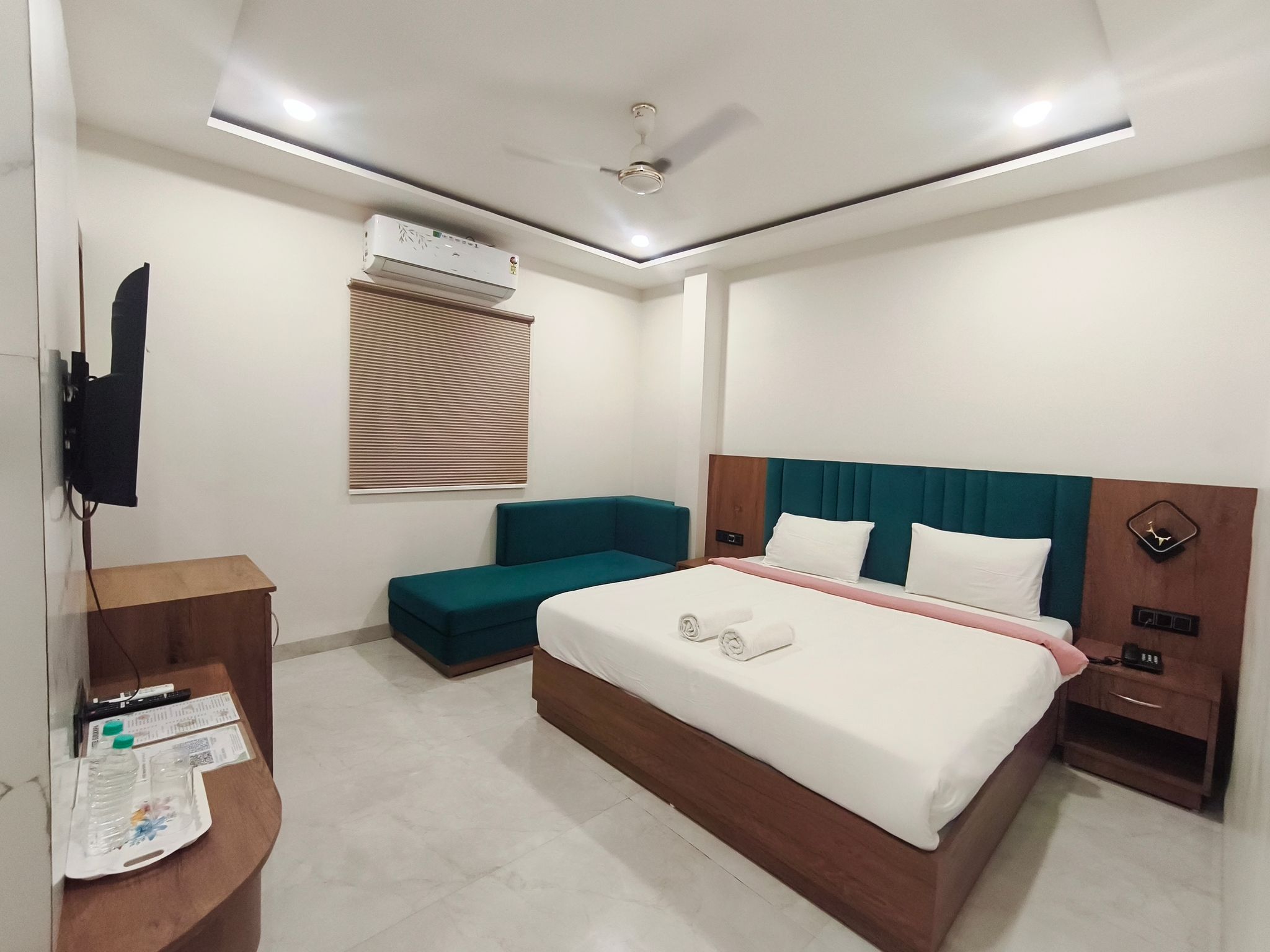 Hotel Gurukripa Deluxe Room with Sofa Bed 14