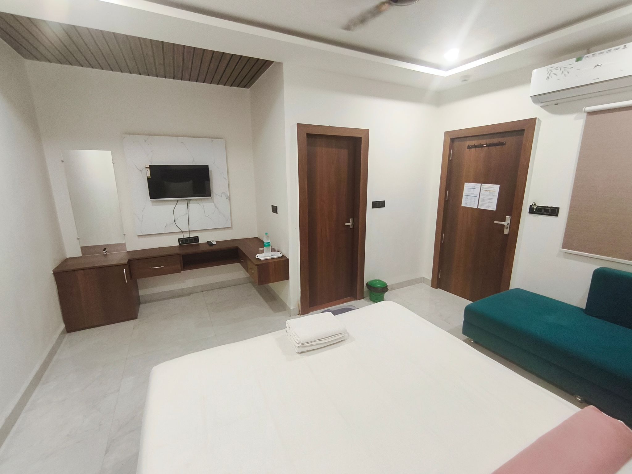 Hotel Gurukripa Deluxe Room with Sofa Bed 31