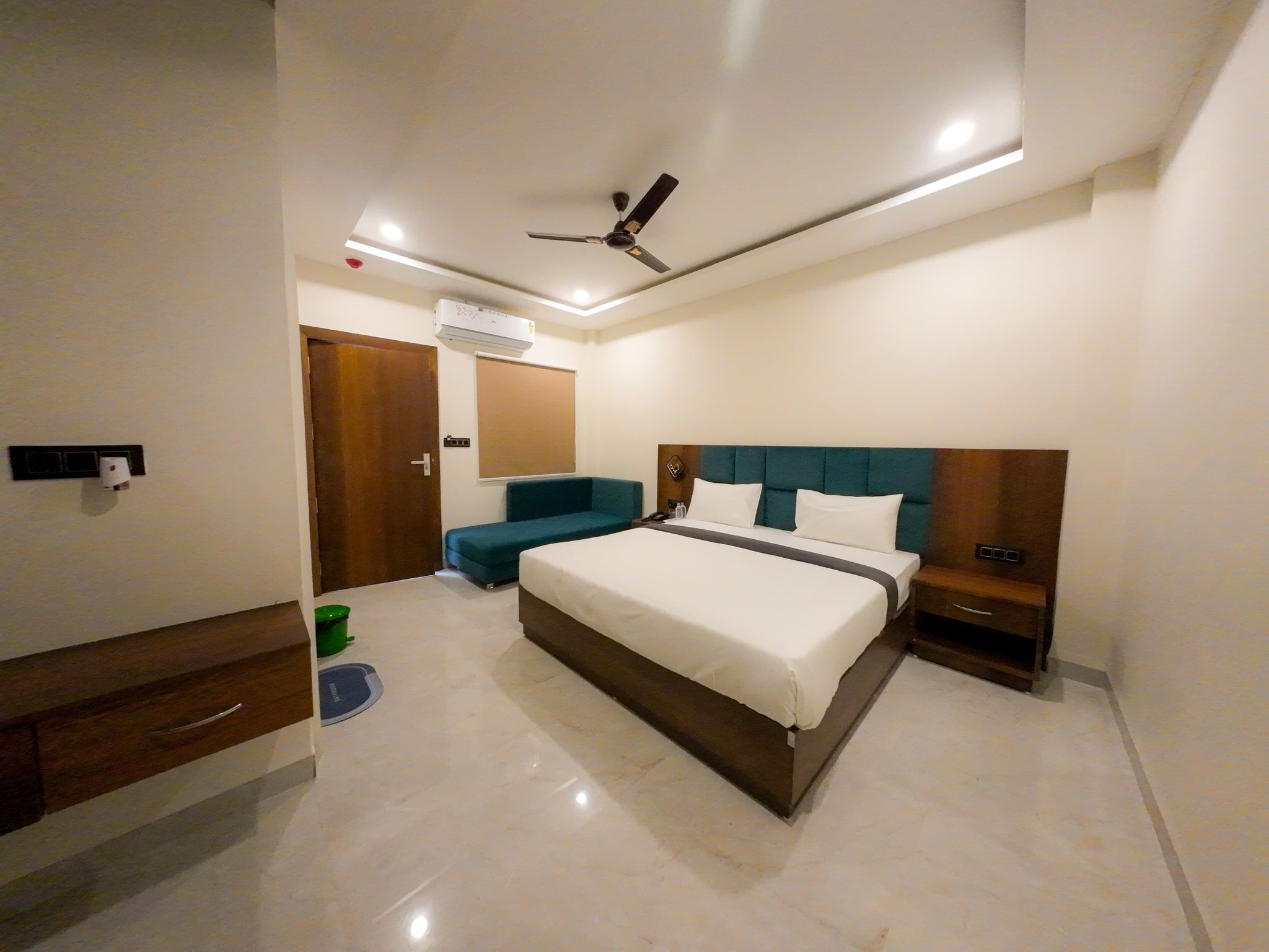 Hotel Gurukripa Deluxe Room with Sofa Bed 3