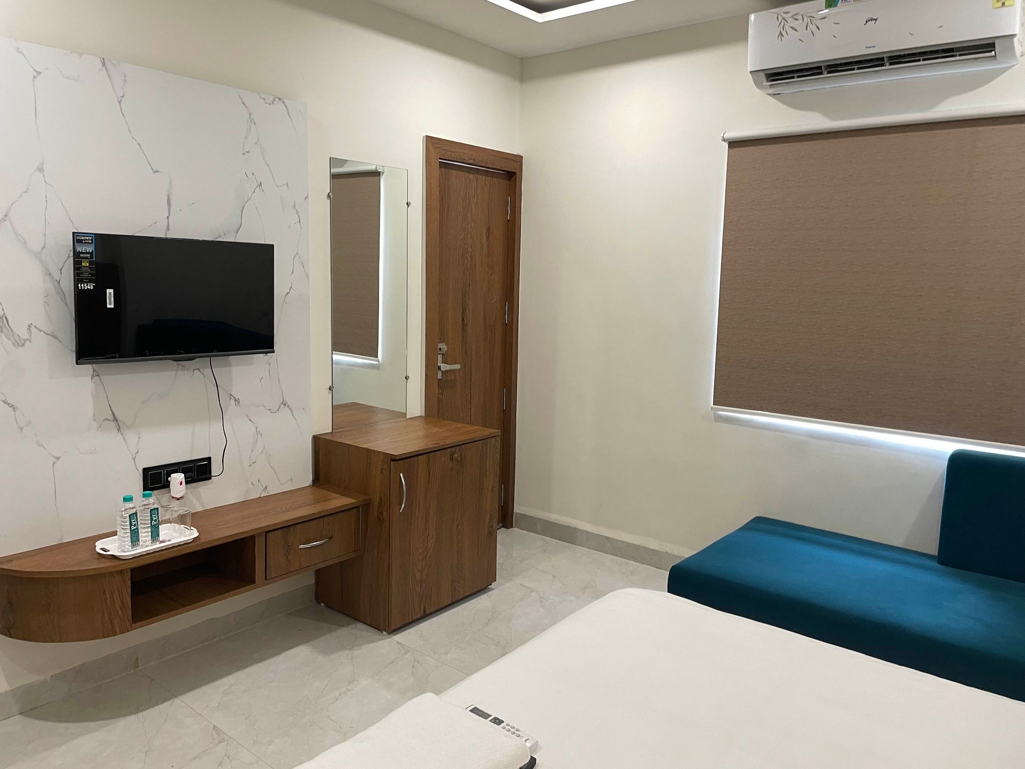 Hotel Gurukripa Deluxe Room with Sofa Bed 10