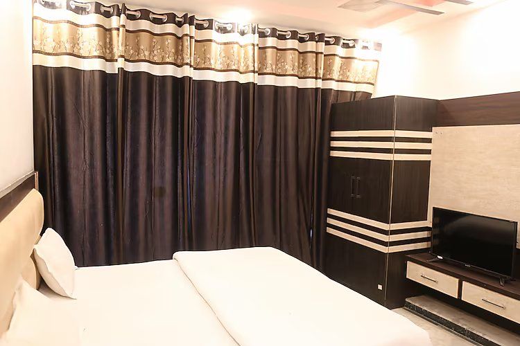 Hotel Blue Berry agra Delux Non AC Room 3